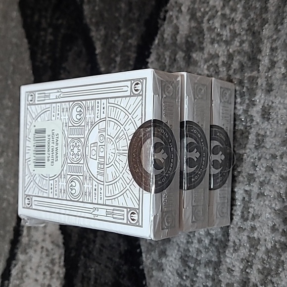 DISNEY STAR WARS THEORY II PREMIUM PLAYING CARDS SET 3 - Picture 5 of 8